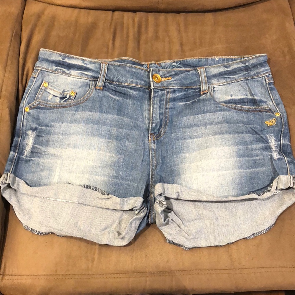 Ecko Red denim shorts. Size 13/15.